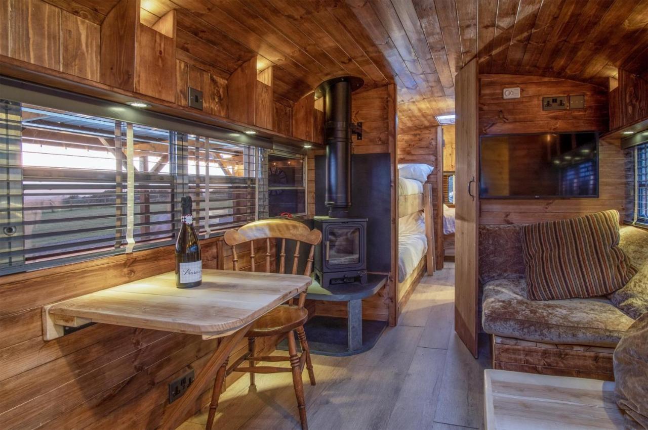 American School Bus - 1 Bedroom - Blossom Farm - Tiers Cross Johnston Екстериор снимка