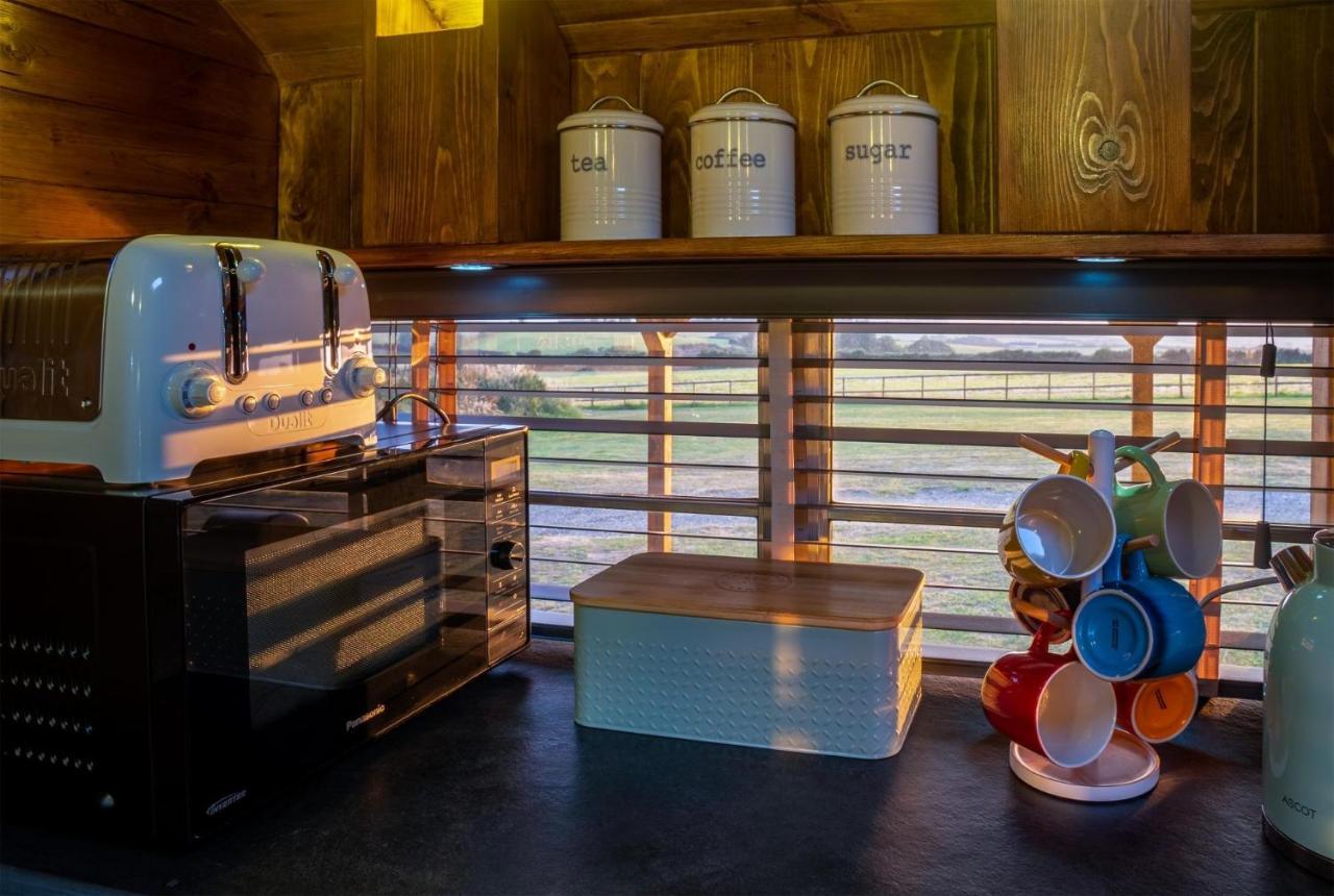 American School Bus - 1 Bedroom - Blossom Farm - Tiers Cross Johnston Екстериор снимка