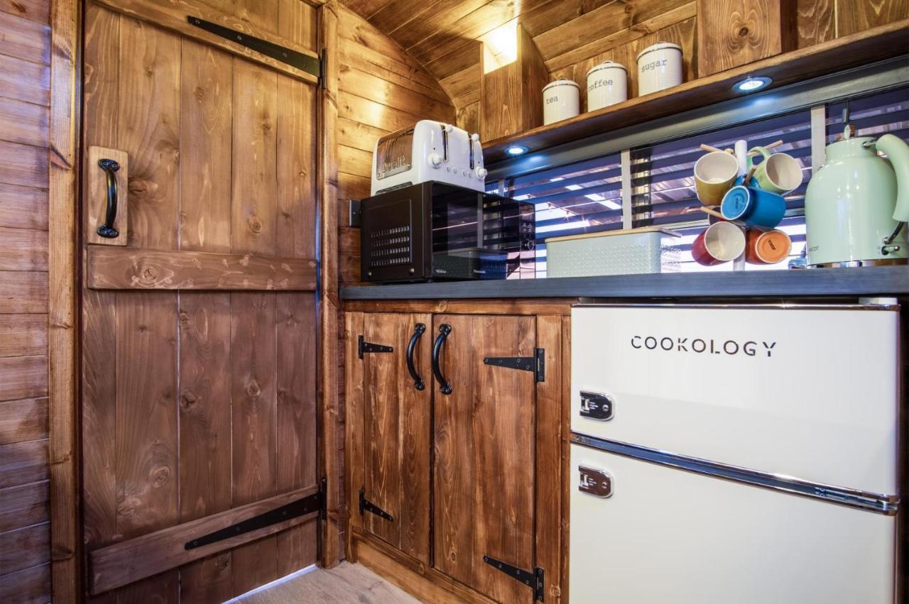 American School Bus - 1 Bedroom - Blossom Farm - Tiers Cross Johnston Екстериор снимка