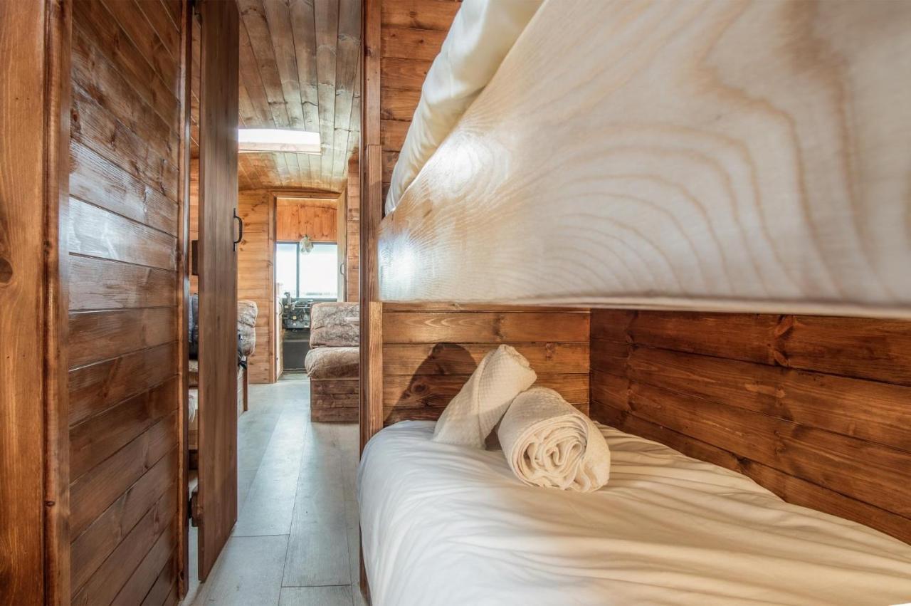 American School Bus - 1 Bedroom - Blossom Farm - Tiers Cross Johnston Екстериор снимка