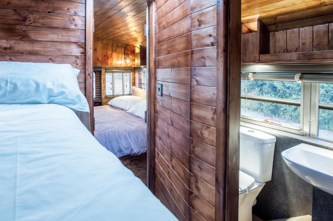 American School Bus - 1 Bedroom - Blossom Farm - Tiers Cross Johnston Екстериор снимка