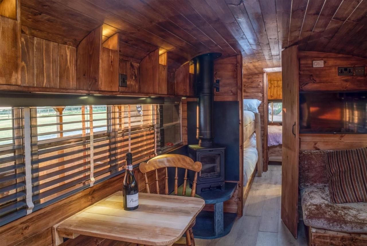 American School Bus - 1 Bedroom - Blossom Farm - Tiers Cross Johnston Екстериор снимка