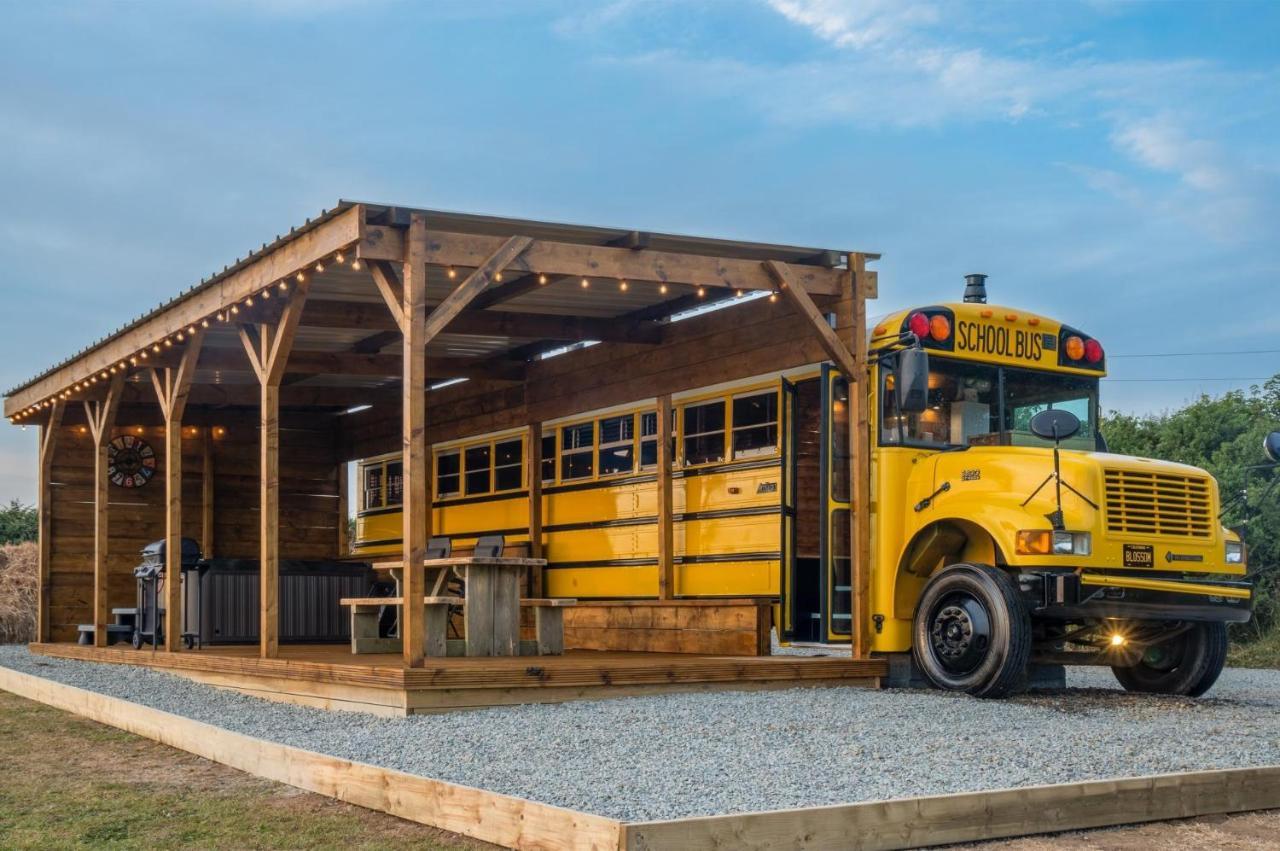 American School Bus - 1 Bedroom - Blossom Farm - Tiers Cross Johnston Екстериор снимка