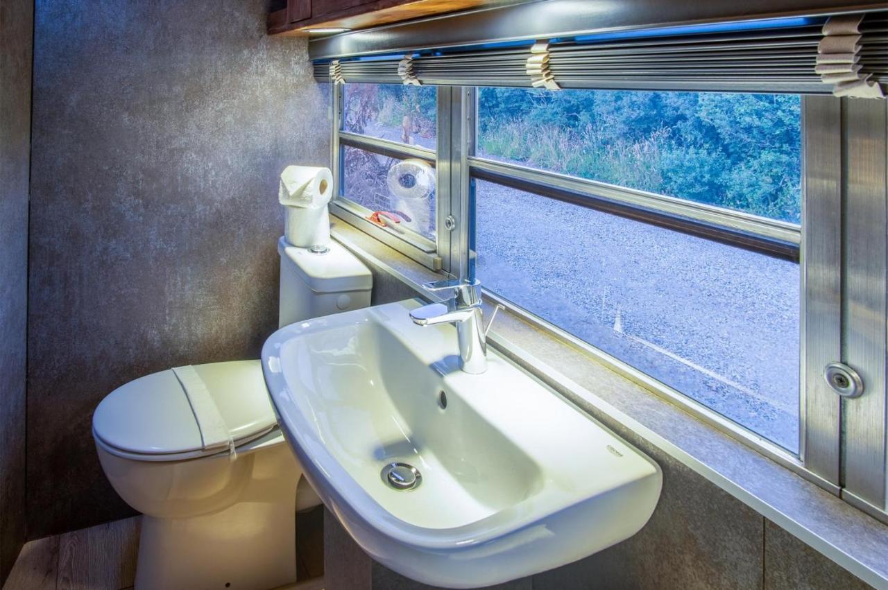 American School Bus - 1 Bedroom - Blossom Farm - Tiers Cross Johnston Екстериор снимка