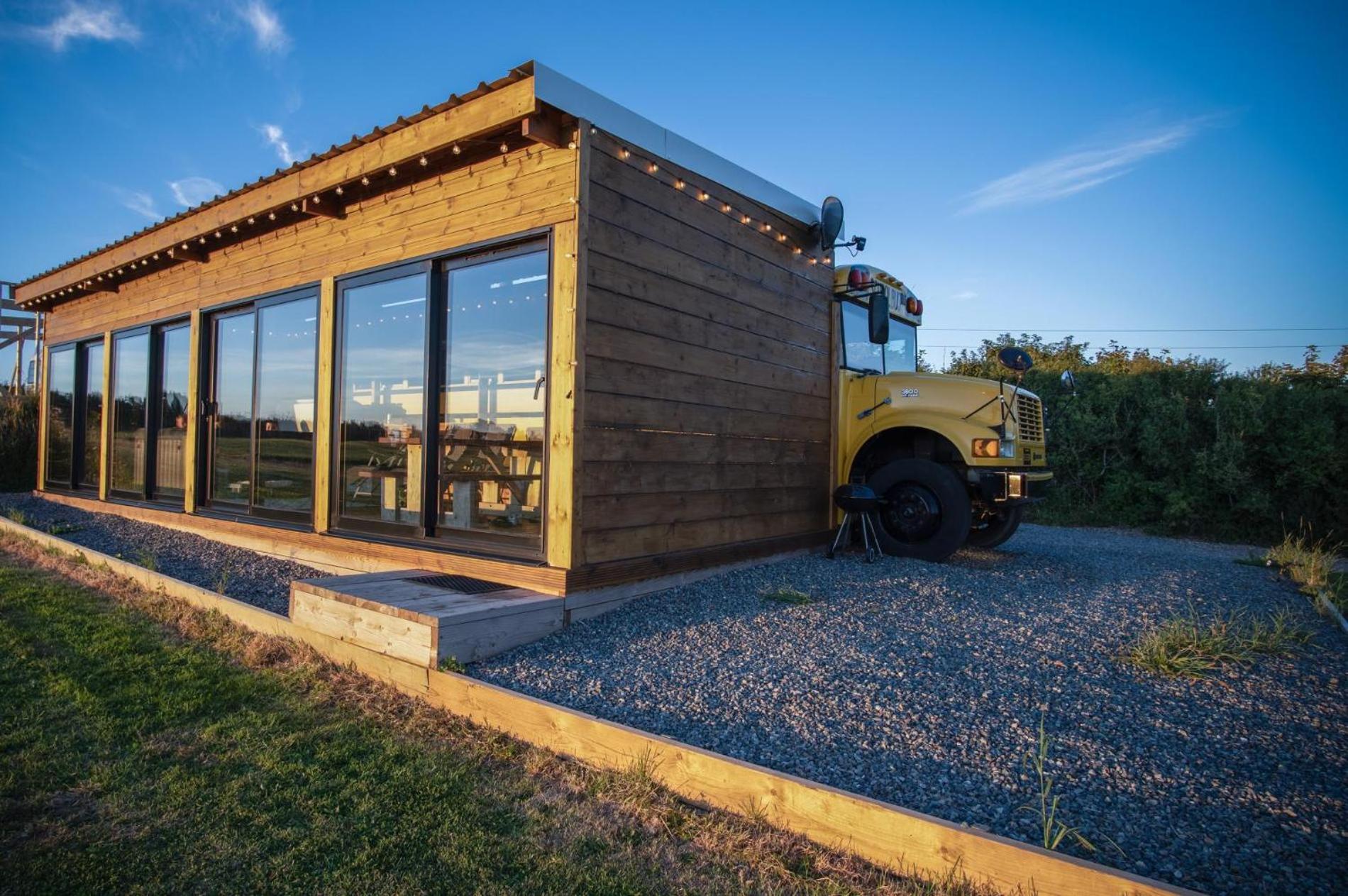 American School Bus - 1 Bedroom - Blossom Farm - Tiers Cross Johnston Екстериор снимка